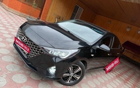 Hyundai Solaris II рестайлинг, 2021 год, 900 000 рублей, 3 фотография