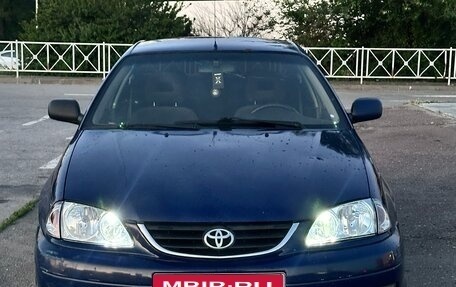Toyota Avensis III рестайлинг, 2000 год, 410 000 рублей, 1 фотография