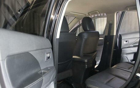 Mitsubishi Outlander III рестайлинг 3, 2013 год, 1 199 000 рублей, 6 фотография