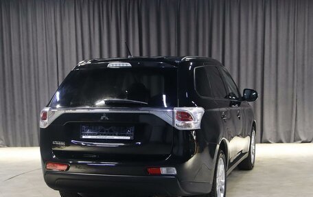 Mitsubishi Outlander III рестайлинг 3, 2013 год, 1 199 000 рублей, 2 фотография