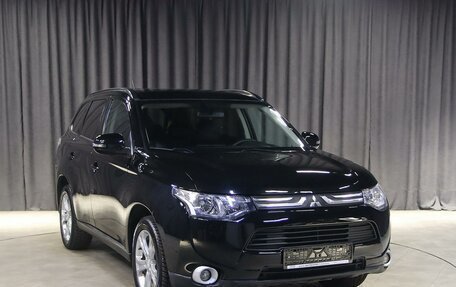 Mitsubishi Outlander III рестайлинг 3, 2013 год, 1 199 000 рублей, 3 фотография