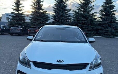 KIA Rio IV, 2018 год, 1 077 000 рублей, 1 фотография