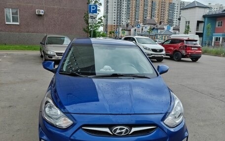 Hyundai Solaris II рестайлинг, 2013 год, 750 000 рублей, 1 фотография