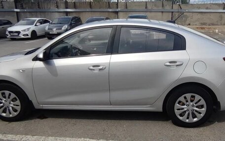 KIA Rio IV, 2017 год, 980 000 рублей, 4 фотография