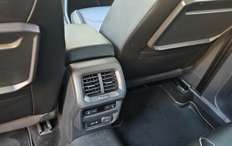 Volkswagen Tiguan II, 2018 год, 2 550 000 рублей, 28 фотография