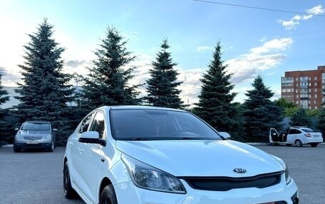KIA Rio IV, 2018 год, 1 077 000 рублей, 2 фотография