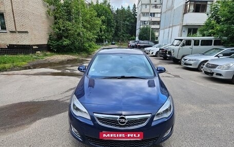 Opel Astra J, 2011 год, 550 000 рублей, 2 фотография