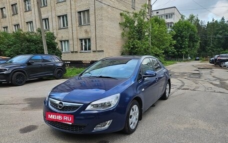 Opel Astra J, 2011 год, 550 000 рублей, 3 фотография