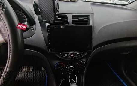 Hyundai Solaris II рестайлинг, 2013 год, 750 000 рублей, 10 фотография