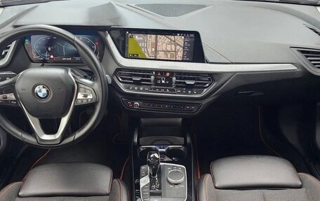 BMW 1 серия, 2022 год, 2 370 000 рублей, 8 фотография