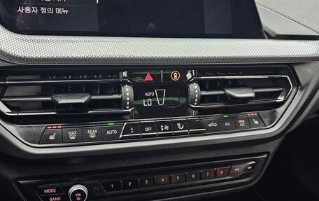 BMW 1 серия, 2022 год, 2 370 000 рублей, 23 фотография
