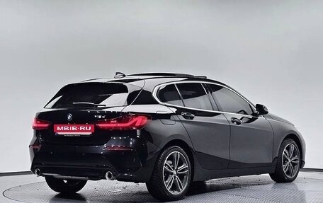 BMW 1 серия, 2022 год, 2 370 000 рублей, 3 фотография