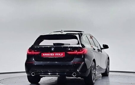 BMW 1 серия, 2022 год, 2 370 000 рублей, 4 фотография