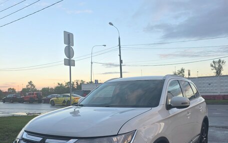 Mitsubishi Outlander III рестайлинг 3, 2017 год, 1 650 000 рублей, 1 фотография