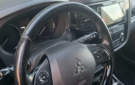 Mitsubishi Outlander III рестайлинг 3, 2017 год, 1 650 000 рублей, 10 фотография