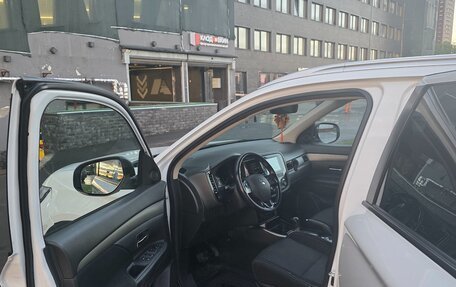 Mitsubishi Outlander III рестайлинг 3, 2017 год, 1 650 000 рублей, 7 фотография