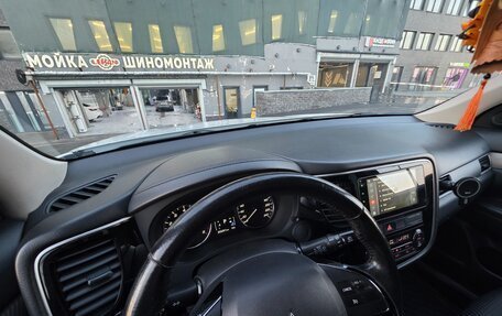 Mitsubishi Outlander III рестайлинг 3, 2017 год, 1 650 000 рублей, 11 фотография