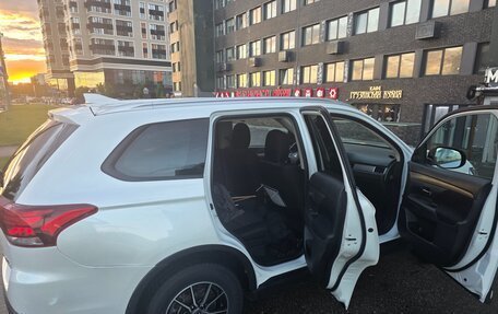 Mitsubishi Outlander III рестайлинг 3, 2017 год, 1 650 000 рублей, 6 фотография