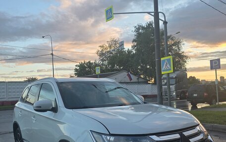 Mitsubishi Outlander III рестайлинг 3, 2017 год, 1 650 000 рублей, 3 фотография