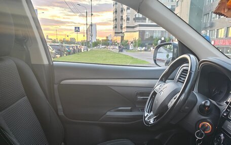 Mitsubishi Outlander III рестайлинг 3, 2017 год, 1 650 000 рублей, 15 фотография