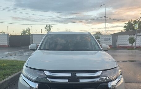 Mitsubishi Outlander III рестайлинг 3, 2017 год, 1 650 000 рублей, 2 фотография