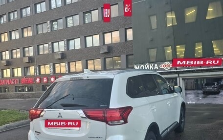 Mitsubishi Outlander III рестайлинг 3, 2017 год, 1 650 000 рублей, 5 фотография