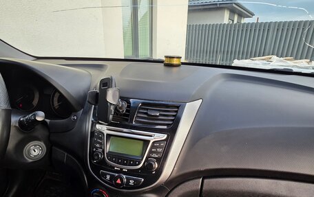Hyundai Solaris II рестайлинг, 2011 год, 799 000 рублей, 16 фотография