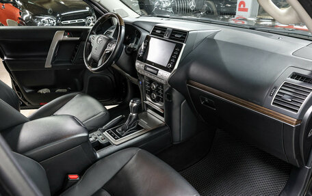 Toyota Land Cruiser Prado 150 рестайлинг 2, 2021 год, 5 849 000 рублей, 12 фотография