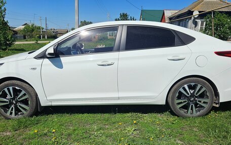 Hyundai Solaris II рестайлинг, 2017 год, 1 080 000 рублей, 4 фотография