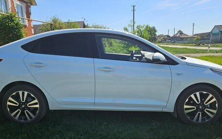 Hyundai Solaris II рестайлинг, 2017 год, 1 080 000 рублей, 3 фотография