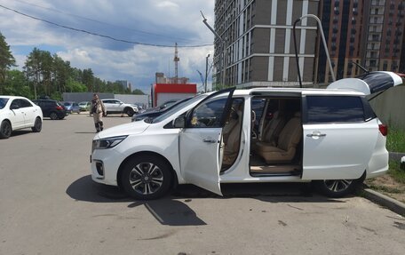 KIA Carnival III, 2019 год, 2 940 000 рублей, 10 фотография