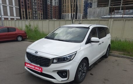 KIA Carnival III, 2019 год, 2 940 000 рублей, 3 фотография