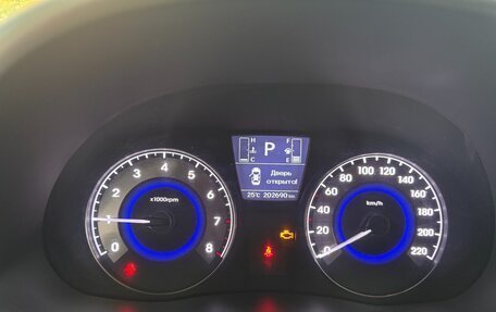 Hyundai Solaris II рестайлинг, 2014 год, 700 000 рублей, 10 фотография