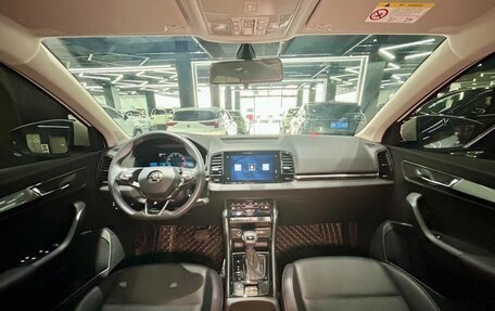 Skoda Karoq I, 2022 год, 1 920 000 рублей, 10 фотография