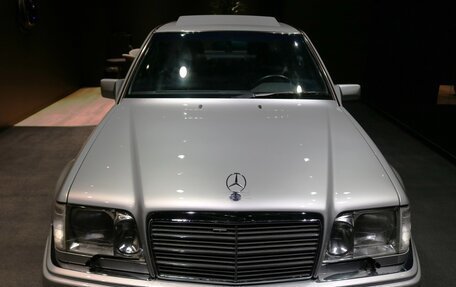 Mercedes-Benz E-Класс, 1994 год, 13 500 000 рублей, 2 фотография