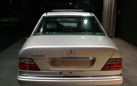Mercedes-Benz E-Класс, 1994 год, 13 500 000 рублей, 4 фотография