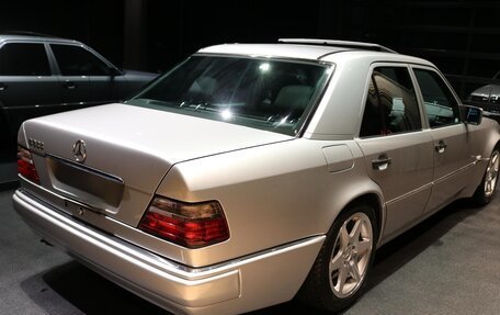Mercedes-Benz E-Класс, 1994 год, 13 500 000 рублей, 5 фотография