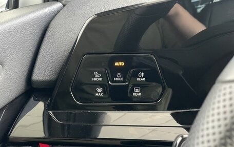 Volkswagen Golf VIII, 2024 год, 3 570 000 рублей, 20 фотография