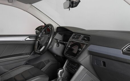 Volkswagen Tiguan II, 2021 год, 3 299 800 рублей, 7 фотография