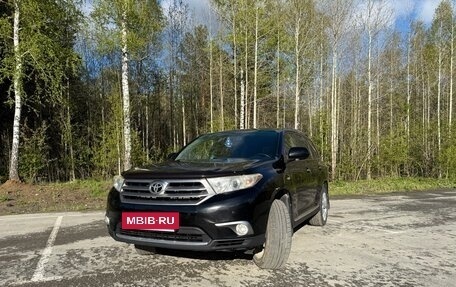 Toyota Highlander III, 2013 год, 2 100 000 рублей, 2 фотография