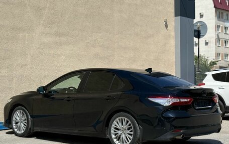 Toyota Camry, 2018 год, 2 990 000 рублей, 6 фотография