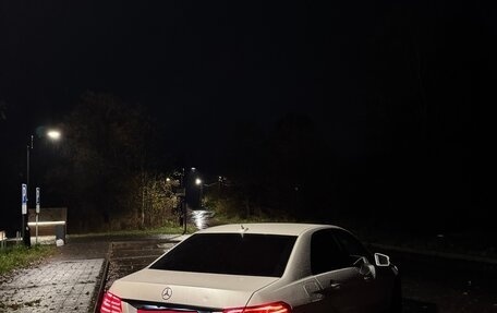 Mercedes-Benz E-Класс, 2013 год, 2 400 000 рублей, 1 фотография