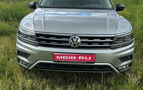 Volkswagen Tiguan II, 2020 год, 2 850 000 рублей, 1 фотография