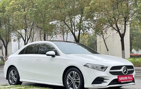 Mercedes-Benz A-Класс, 2023 год, 1 715 000 рублей, 3 фотография