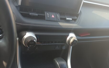 Toyota RAV4, 2021 год, 3 155 000 рублей, 17 фотография