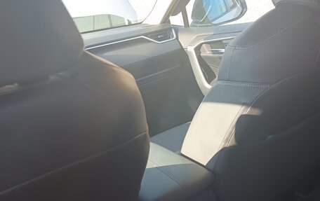 Toyota RAV4, 2021 год, 3 155 000 рублей, 27 фотография