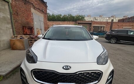 KIA Sportage IV рестайлинг, 2020 год, 2 400 000 рублей, 1 фотография