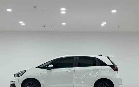 Honda Fit, 2022 год, 1 055 000 рублей, 2 фотография