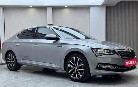 Skoda Superb III рестайлинг, 2023 год, 1 794 027 рублей, 3 фотография