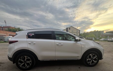 KIA Sportage IV рестайлинг, 2020 год, 2 400 000 рублей, 3 фотография